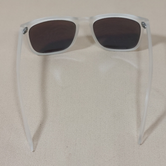 Kenneth Cole Reaction Men's Sunglasses Matte Clear Rectangular Shape KC1358 26X - Picture 5 of 8